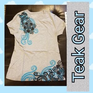 5/$25 Teak Gear Grey/Blue/black t-shirt Med…